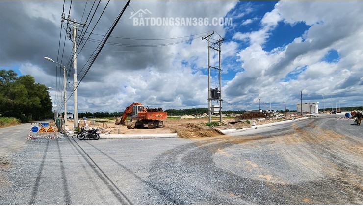 Cần bán đất ở Long Hòa, Bến Lức, khu dân cư đông, an ninh tốt.